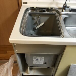 三菱製トップオープン食洗機の撤去工事　サンウェーブキッチン撤去